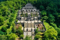 Khám phá lăng Khải Định cùng bức tranh vẽ bằng chân