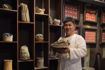 “Đại gia Sài Gòn” gây choáng với bộ sưu tập tiền nhiều nhất Việt Nam