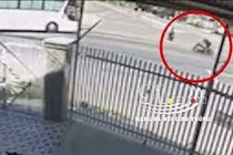 Clip: Xe PKL tông trực diện xe khách, đôi nam nữ văng lên không trung