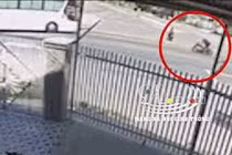 Clip: Xe PKL tông trực diện xe khách, đôi nam nữ văng lên không trung