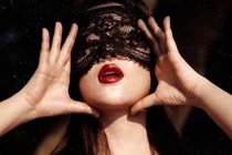 Ngắm vẻ đẹp nóng bỏng của Lý Mạc Sầu phiên bản Việt