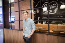 Anh chàng gầy vêu tăng 18kg để thành trai đẹp như thế nào?