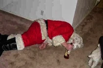 Ảnh ông già Noel say bí tỉ hài khó đỡ