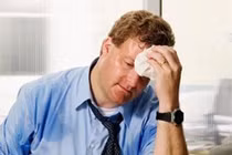 Ra nhiều mồ hôi là khỏe hay yếu?