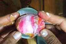 Sự thật về trứng gà giả nhiễm HIV tràn vào từ Trung Quốc 