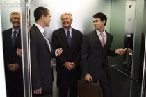 Những lý do khiến thang máy hay kẹp chết người 