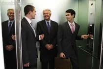 Những lý do khiến thang máy hay kẹp chết người 