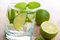 Tác hại không ngờ nổi của việc dùng nước chanh giảm cân