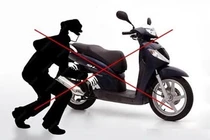Kẻ trộm lao thẳng xe vào công an, đâm bất tỉnh
