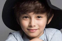 Hoàng tử bé Hàn Quốc xinh trai tạo cơn bão hâm mộ 