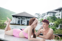 Cặp đôi 9X gây bão bằng bộ ảnh cưới bikini