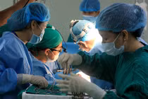 TP HCM: Hai con trai hiến gan cứu sống bố mẹ