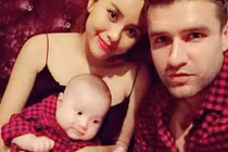 DJ Myno lần đầu tái xuất cùng con lai kháu khỉnh