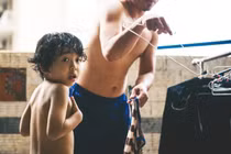 Bộ ảnh chăm con khi vắng vợ của ông bố Sài thành