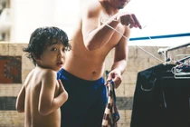 Bộ ảnh chăm con khi vắng vợ của ông bố Sài thành