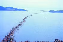 Chuyện thật như bịa: Mặt biển tách đôi mỗi năm một lần