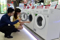 Dưới 10 triệu đồng nên mua máy giặt lồng ngang loại nào? 