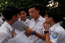 Sĩ tử tranh cãi bài thi Toán THPT Quốc gia theo hình thức trắc nghiệm