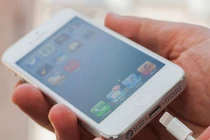 iPhone sạc không vào điện, nguyên nhân và cách trị