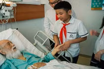 Hình ảnh xúc động của thầy Văn Như Cương và học trò