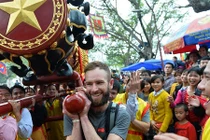 Tưng bừng lễ hội rước pháo khổng lồ làng Đồng Kỵ