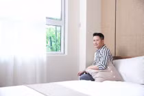 “Đột nhập” phòng ngủ trắng toát nhà sao Việt