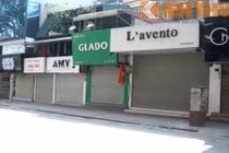 Xem cảnh hàng quán Hà Nội đóng chặt cửa sau Tết