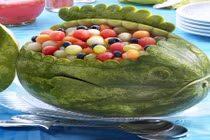 Khéo tay tỉa dưa hấu hình cá chép đón Trung thu