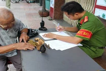 TP HCM: Dân mang nộp hàng trăm súng, đạn