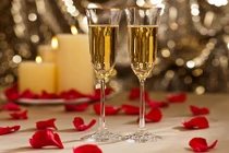 Soi tiệc ngày Valentine 2015 giá chát