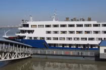 “Mổ xẻ” tàu du lịch Trung Quốc chìm trong lốc xoáy