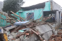 Gia cố chống nhà đổ sập khi mưa lũ