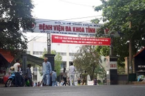 Bắt bác sĩ Hoàng Công Lương vì vi phạm quy định khám chữa bệnh