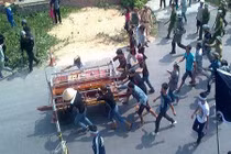 Những vụ mang quan tài diễu phố gây chấn động dư luận