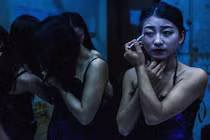 Nhiếp ảnh gia chụp lén loạt ảnh sốc ở CLB người lớn