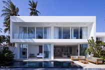 Biệt thự Việt bên biển đẹp lung linh gây choáng báo ngoại