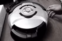 Robot hút bụi “giải cứu” các bà nội trợ