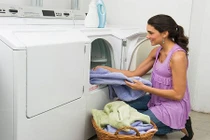 6 “chiêu” giặt máy mà áo quần vẫn như mới