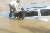 Ôtô tông nhân viên phà Thuận Giang tử vong rồi lao xuống sông