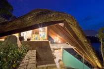 Nhà trên đồi Nha Trang gây choáng ngợp báo Tây