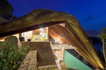 Nhà trên đồi Nha Trang gây choáng ngợp báo Tây