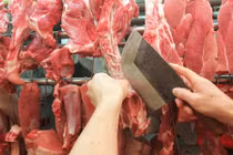 Kinh hoàng cảnh "phù phép" cả tấn thịt lợn bẩn bán tràn lan ở HN