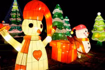 Mãn nhãn ngắm loạt đèn lồng khổng lồ lung linh ở Hà Nội