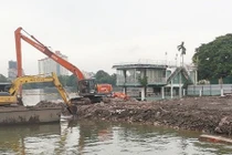 Điểm nóng 24h: Sự thật xúc bùn lấp Hồ Tây làm nhà hàng