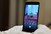 Hàng nóng Bphone bị nghi quảng cáo sai luật