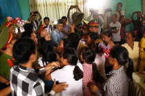 Náo loạn ở buổi xin lỗi người 4 lần bị tuyên án tử