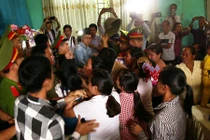 Náo loạn ở buổi xin lỗi người 4 lần bị tuyên án tử