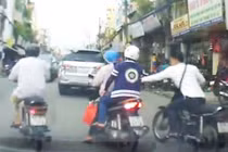 Mẹ chết, con nhập viện sau khi bị cướp túi ở Sài Gòn