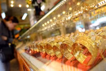 Giá vàng hôm nay: Thế giới lên đỉnh, trong nước rón rén