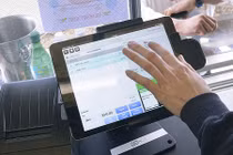 Quán ăn Hà Nội chơi sang dùng Ipad gọi món